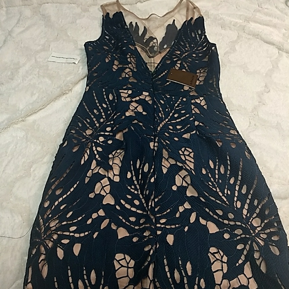 Dress - Picture 4 of 4